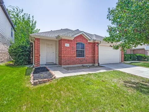 11916 Hickory Cir, Fort Worth, TX 76244
