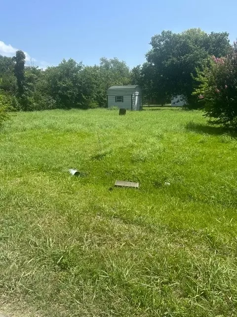 300 S 10th St, Honey Grove, TX 75446