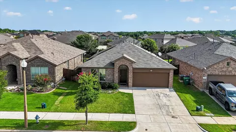 320 Grassland Dr, Denton, TX 76210