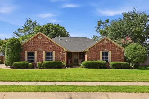 605 Maple Dr, Pilot Point, TX 76258