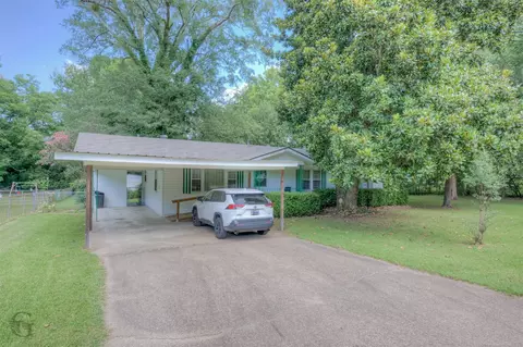 311 Greenwood St, Mooringsport, LA 71060