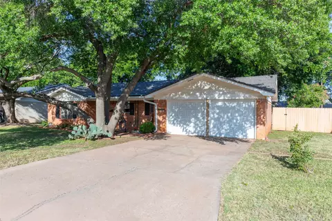 2310 Crescent Dr, Abilene, TX 79605