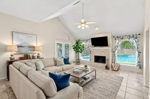 316 Willow Creek Ln, Glenn Heights, TX 75154