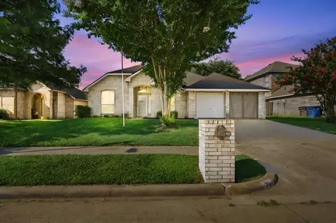 316 Willow Creek Ln, Glenn Heights, TX 75154