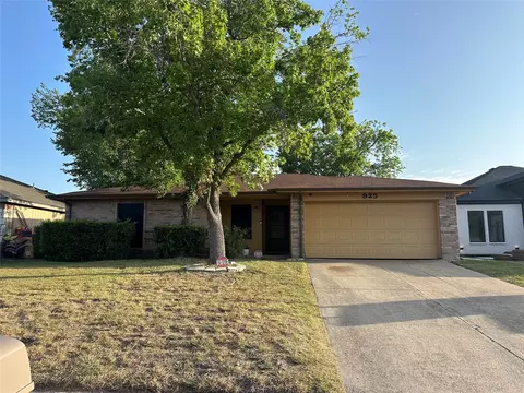 925 Woodcrest Dr, Lancaster, TX 75134