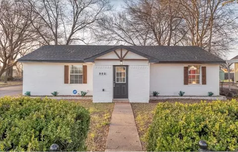 902 Calumet St, Waco, TX 76704