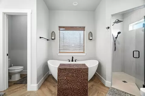 Bath - 3318 Ace, Abilene, TX 79606 photo 1 of 4