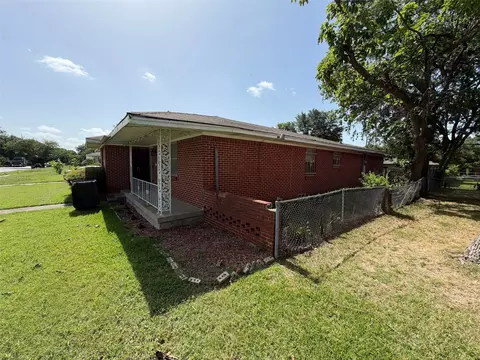 608 Donlee Rd, Lancaster, TX 75134 photo 2