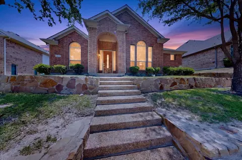 404 Castle St, Desoto, TX 75115