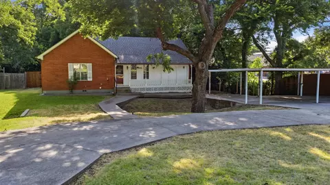 1406 S Elm St, Weatherford, TX 76086
