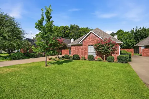 2704 Rex Cruse Dr, Sherman, TX 75092