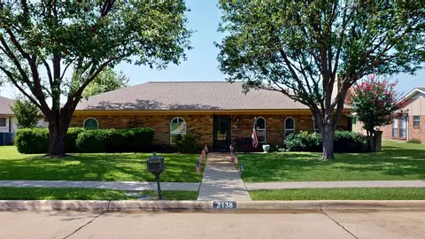 2138 Wellington Dr, Grand Prairie, TX 75051