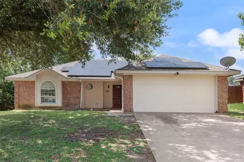 220 Hollywood Dr, Glenn Heights, TX 75154