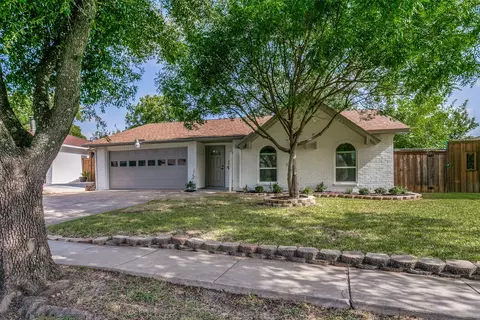 430 E Grenoble Dr, Grand Prairie, TX 75052