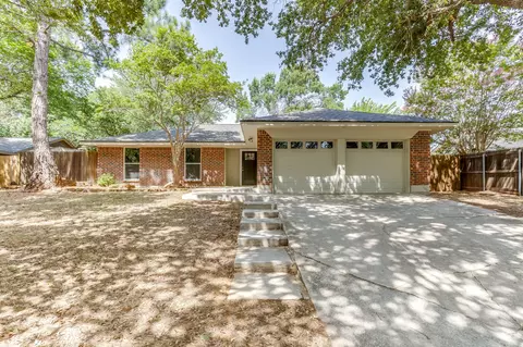 2709 Springbrooke Dr, Hurst, TX 76054