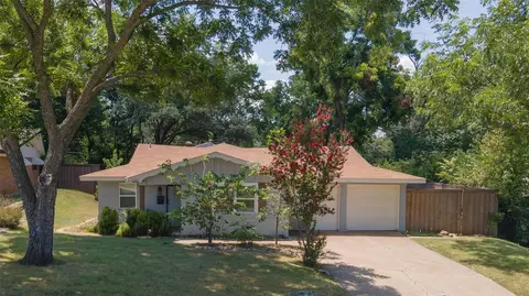 7362 Robinhood Ln, Fort Worth, TX 76112