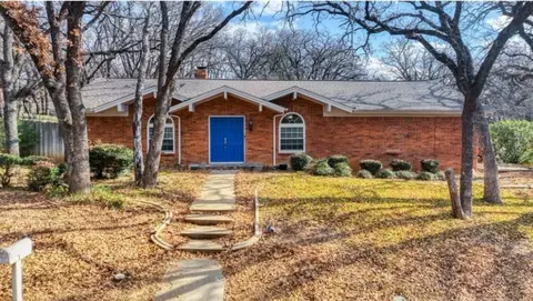 3801 Halifax Ct, Arlington, TX 76013