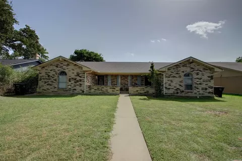 1914 Starling Ct, Cleburne, TX 76033