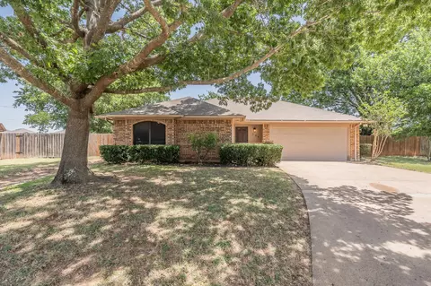 700 Mann Ct, Cleburne, TX 76033 photo 1