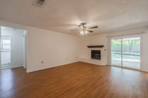 700 Mann Ct, Cleburne, TX 76033 photo 2