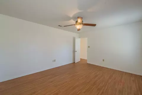 700 Mann Ct, Cleburne, TX 76033 photo 7