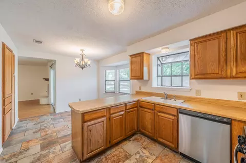 700 Mann Ct, Cleburne, TX 76033 photo 5