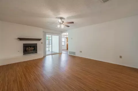 700 Mann Ct, Cleburne, TX 76033 photo 3