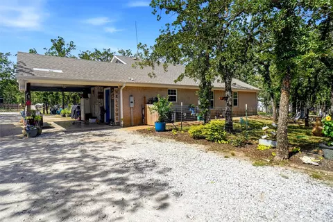 211 Spring Valley Rd, Paradise, TX 76073