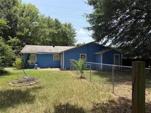 Exterior - 305 E Pliler Precise Rd, Longview, TX 75605 photo 5 of 6