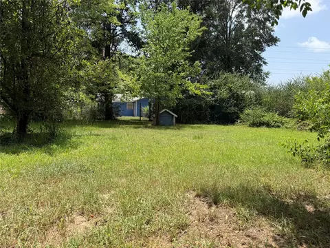 Exterior - 305 E Pliler Precise Rd, Longview, TX 75605 photo 4 of 6