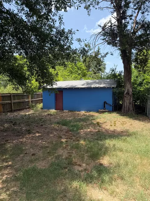 Exterior - 305 E Pliler Precise Rd, Longview, TX 75605 photo 2 of 6