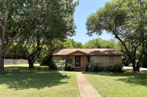 223 Sperry Ln, Red Oak, TX 75154