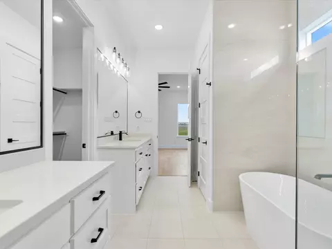 Bath - 3209 Willow Rd, Celeste, TX 75423 photo 3 of 5