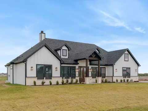 Exterior - 3209 Willow Rd, Celeste, TX 75423 photo 3 of 6