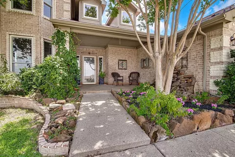 800 Joshua Dr, Burleson, TX 76028
