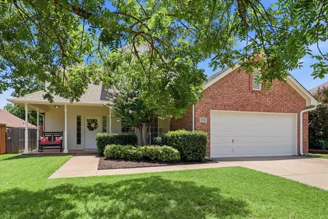 121 S Blue Bonnet Cir, Justin, TX 76247