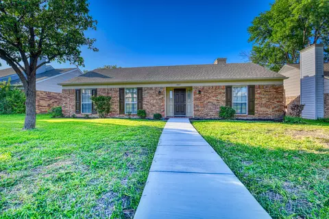 327 Southerland Ave, Mesquite, TX 75150