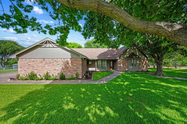 217 Paint Pony Trl N, Fort Worth, TX 76108