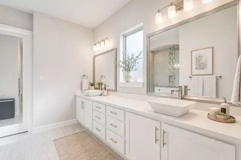 Bath - 2000 Crescent St, Aledo, TX 76008 photo 1 of 5