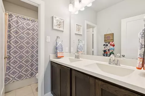 Bath - 2000 Crescent St, Aledo, TX 76008 photo 5 of 5