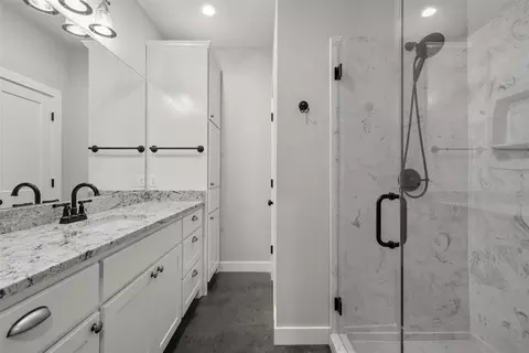 Bath - 3226 Pine Ave, Waco, TX 76708 photo 2 of 3
