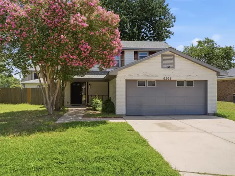 6205 Fernwood Dr, Arlington, TX 76001