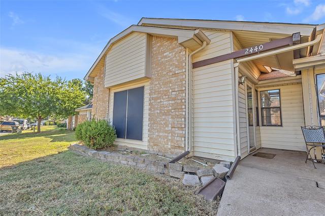 2440 Sunflower Dr, Arlington, TX 76014