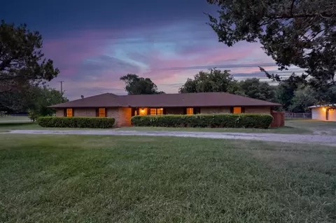 1090 Ashford Ln, Midlothian, TX 76065