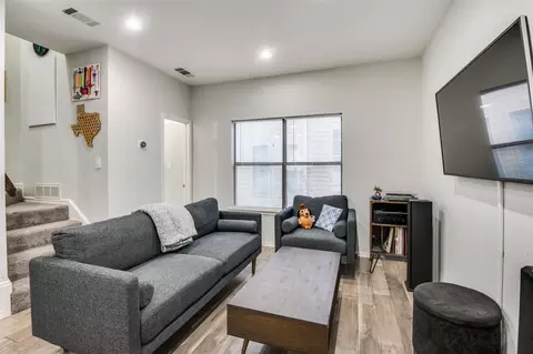 2728 Reagan St #202, Dallas, TX 75219