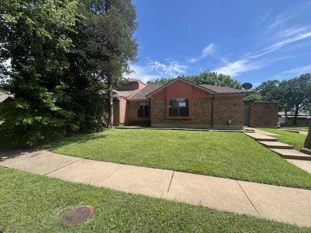 10204 Oak Terrace Cir, Dallas, TX 75227