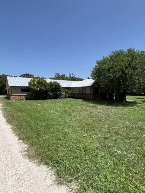 1308 N Mesquite St N, Goldthwaite, TX 76844