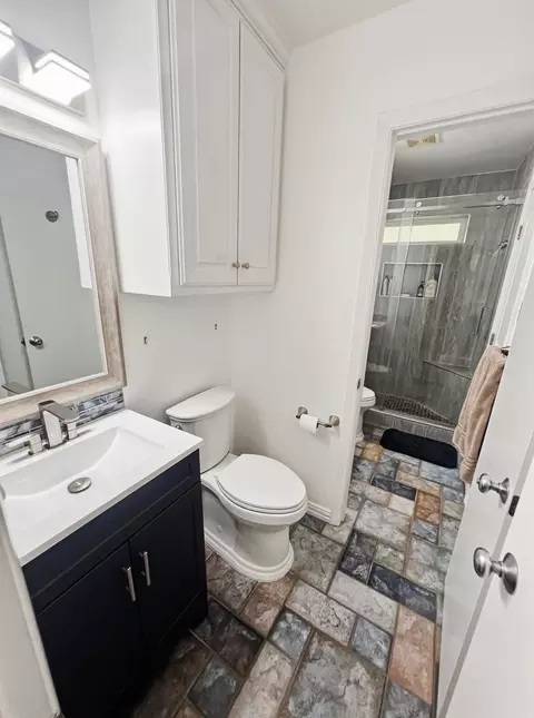 Bath - 1105 Glenn Dr, Euless, TX 76039 photo 2 of 2