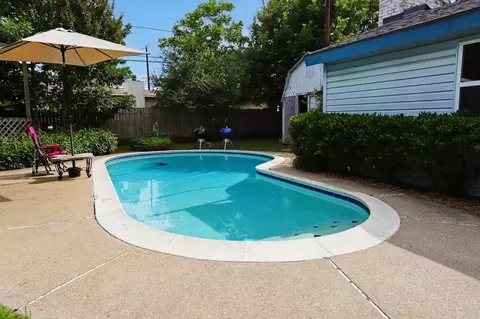 Exterior - 1105 Glenn Dr, Euless, TX 76039 photo 5 of 8