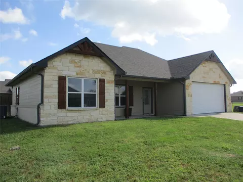 117 Mill St, Emory, TX 75440